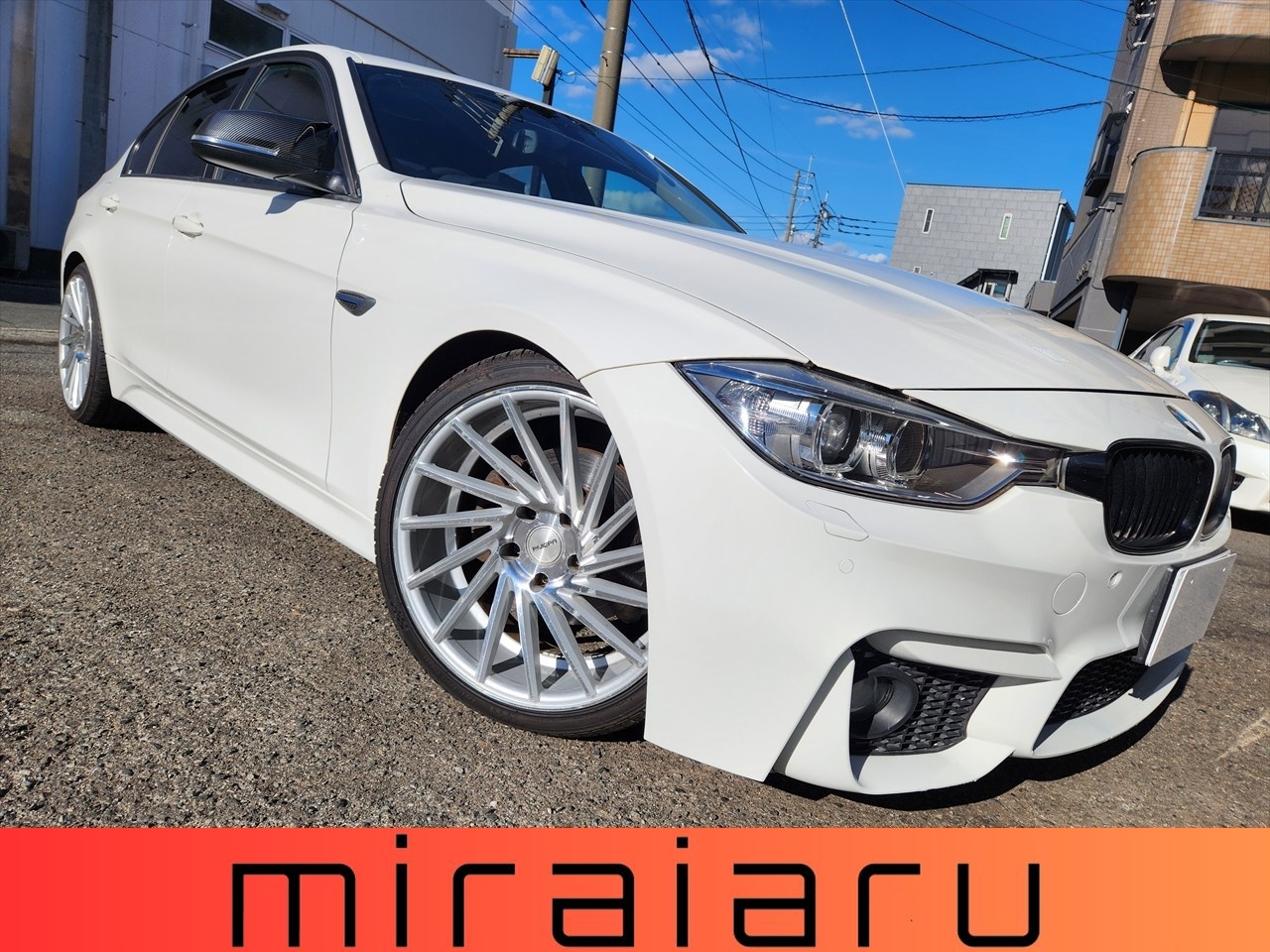 スタイリッシュで存在感抜群のBMW 320i