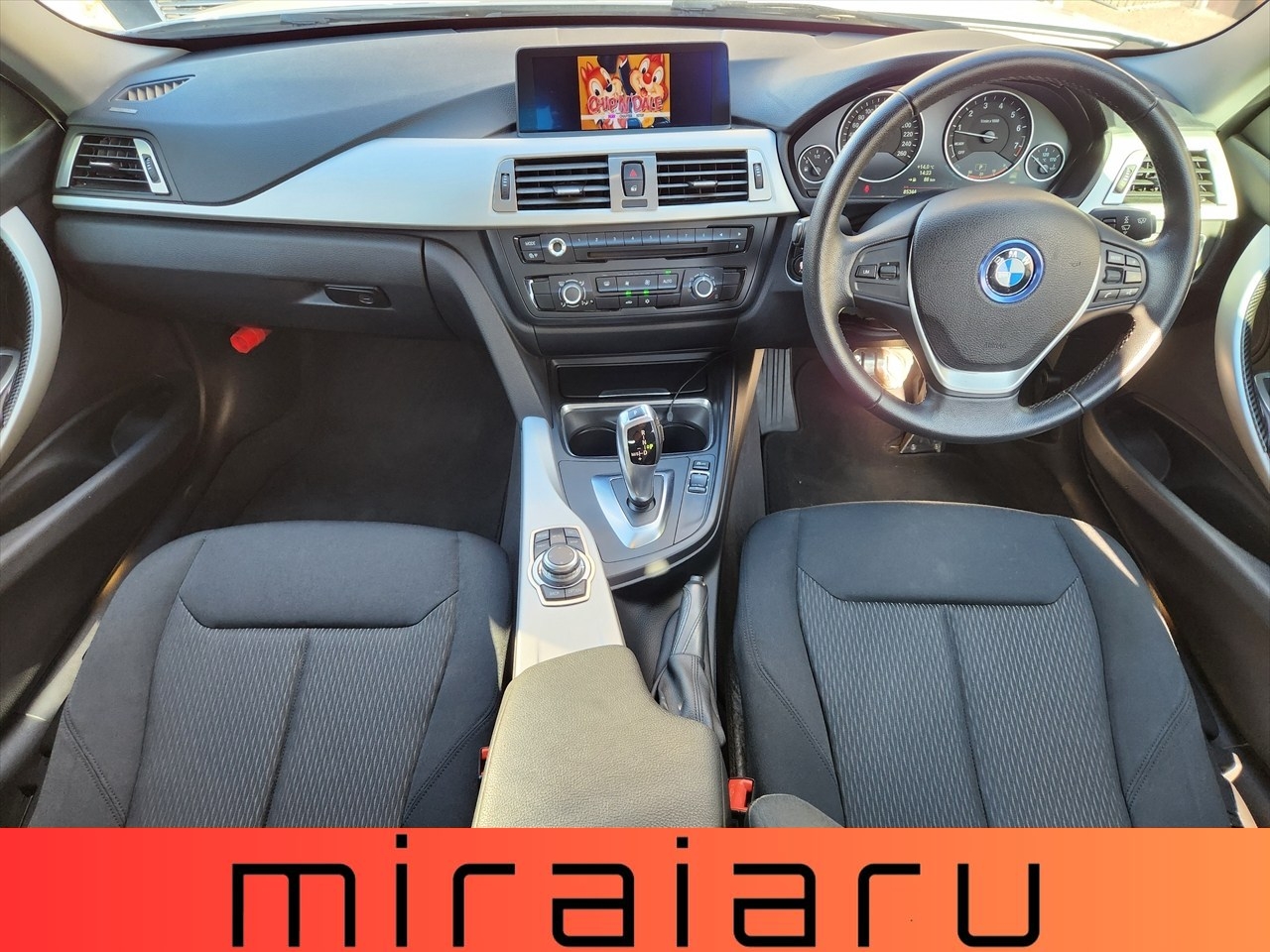 走行動画 スタイリッシュで存在感抜群のBMW 320i